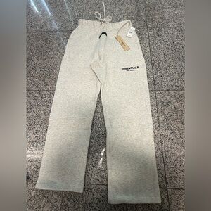 Fear of God Essentials  Relaxed Sweatpants in Light Oatmeal Size Small